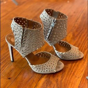 👜ENZO ANGIOLINI Bootie Crossed with Industrial Rivets = Chic Heels